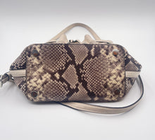 Load image into Gallery viewer, Michael Kors - Satchel/Crossbody bucket bag - Pebble Soft Leather in Cream