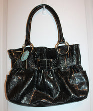Load image into Gallery viewer, NEW! Patent leather shoulder bag with silver accents HB063