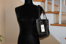 Load image into Gallery viewer, Wilson's Leather - Patent leather shoulder bag with silver accents HB064