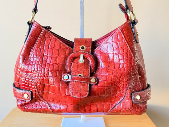 Trendy Red Shoulder Handbag in Genuine Leather - Snap Closure