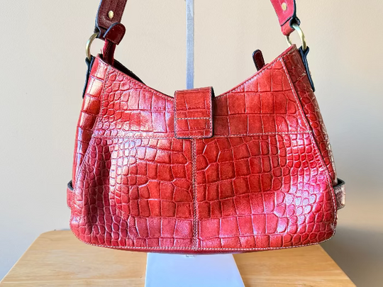 Trendy Red Shoulder Handbag in Genuine Leather - Snap Closure