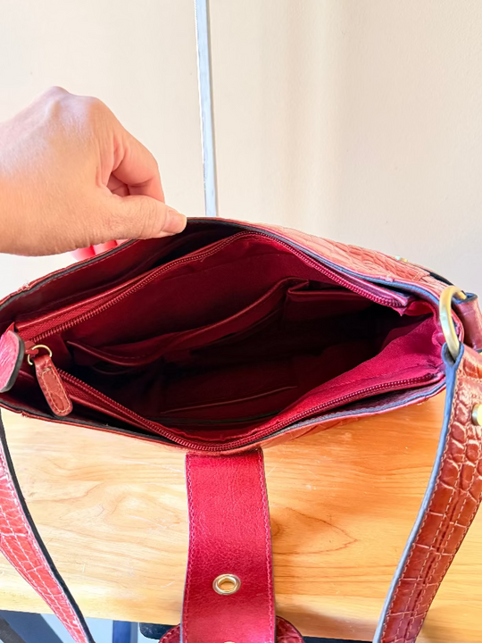 Trendy Red Shoulder Handbag in Genuine Leather - Snap Closure