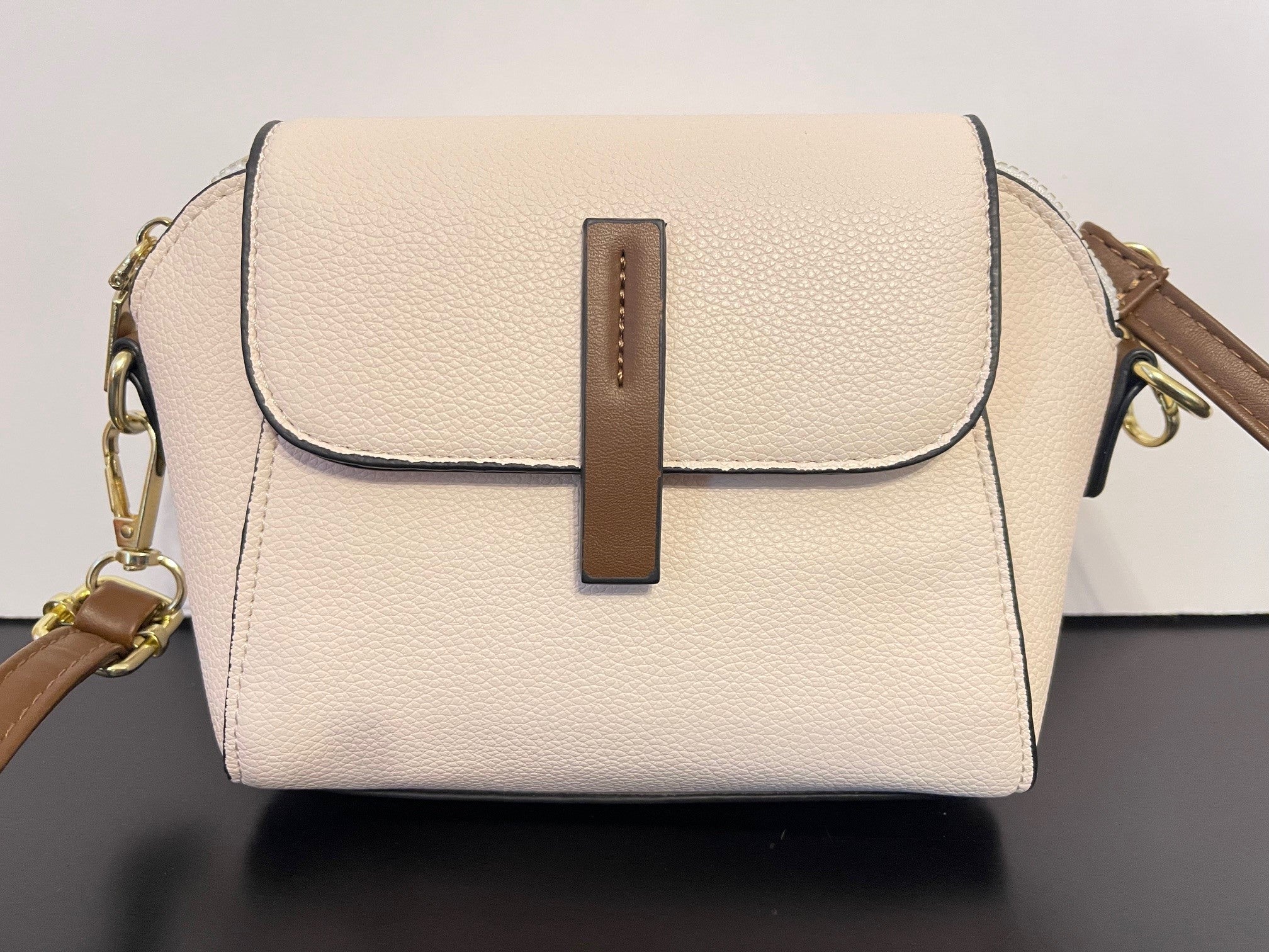 White and brown crossbody bag - small with adjustable strap-front2