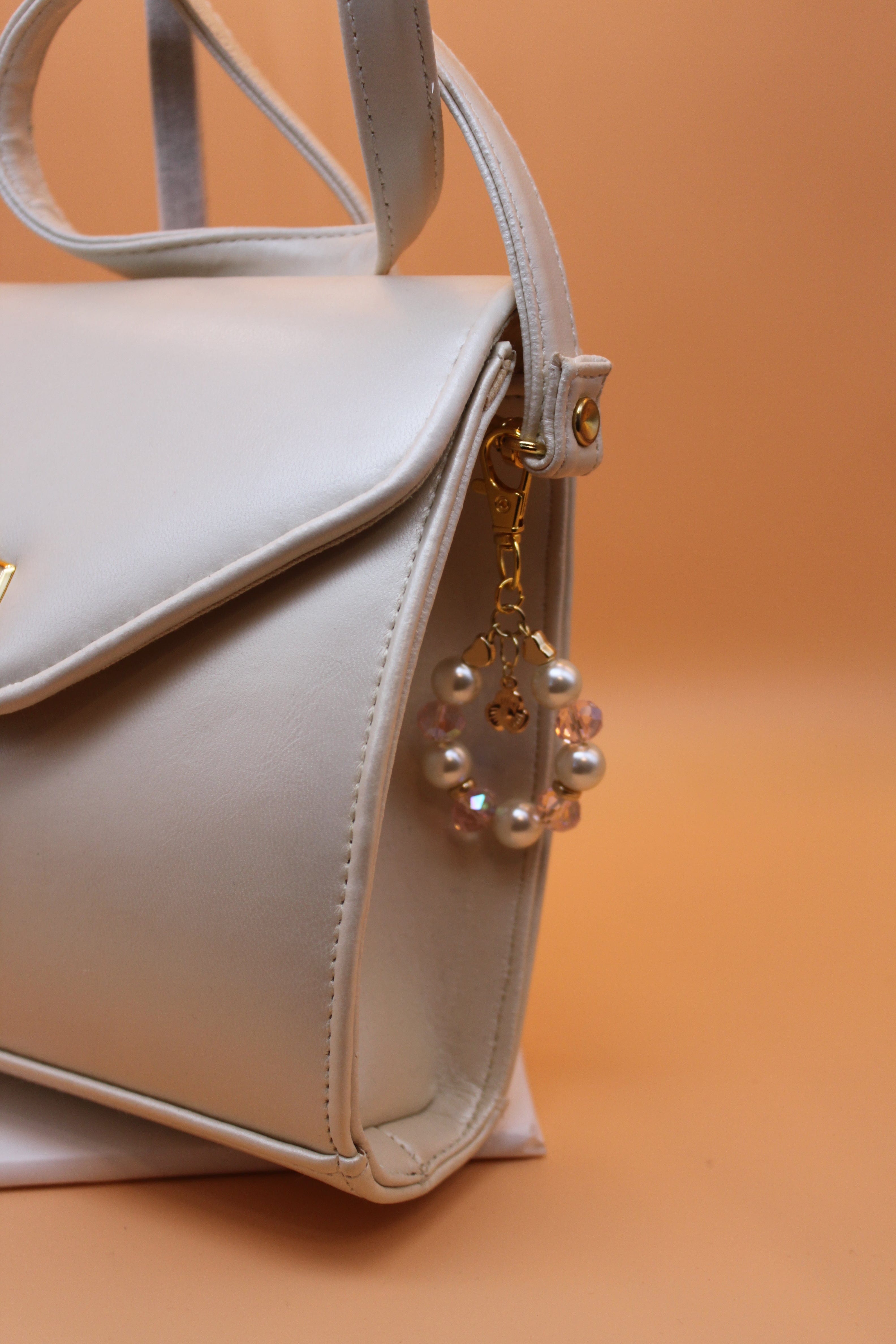 Crossbody Bag - Cream fashion handbag with adjustable strap and pretty bag charm - gold elements HB060