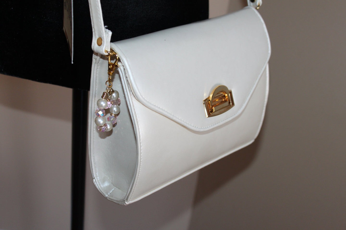 Crossbody Bag - Cream fashion handbag with adjustable strap and pretty bag charm - gold elements HB060