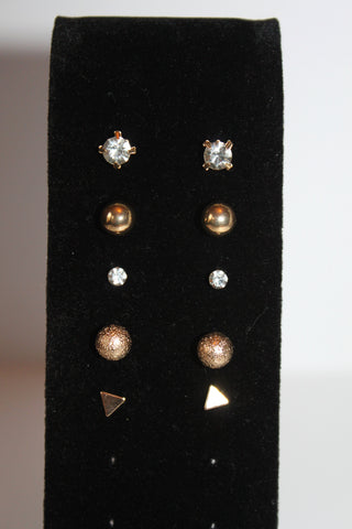 Earrings - Eight pairs of earrings - gold plated studs in various designs JL114