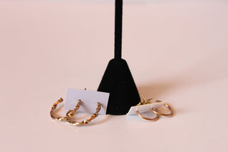 Earrings - Eight pairs of earrings - gold plated studs in various designs JL114