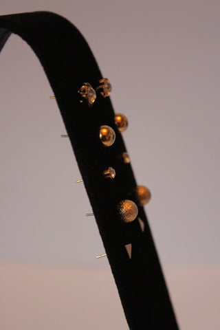 Earrings - Eight pairs of earrings - gold plated studs in various designs JL114
