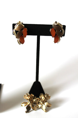 Earrings - Four pairs of vintage earrings with clip backs (Gold, and metallic designs) JL102