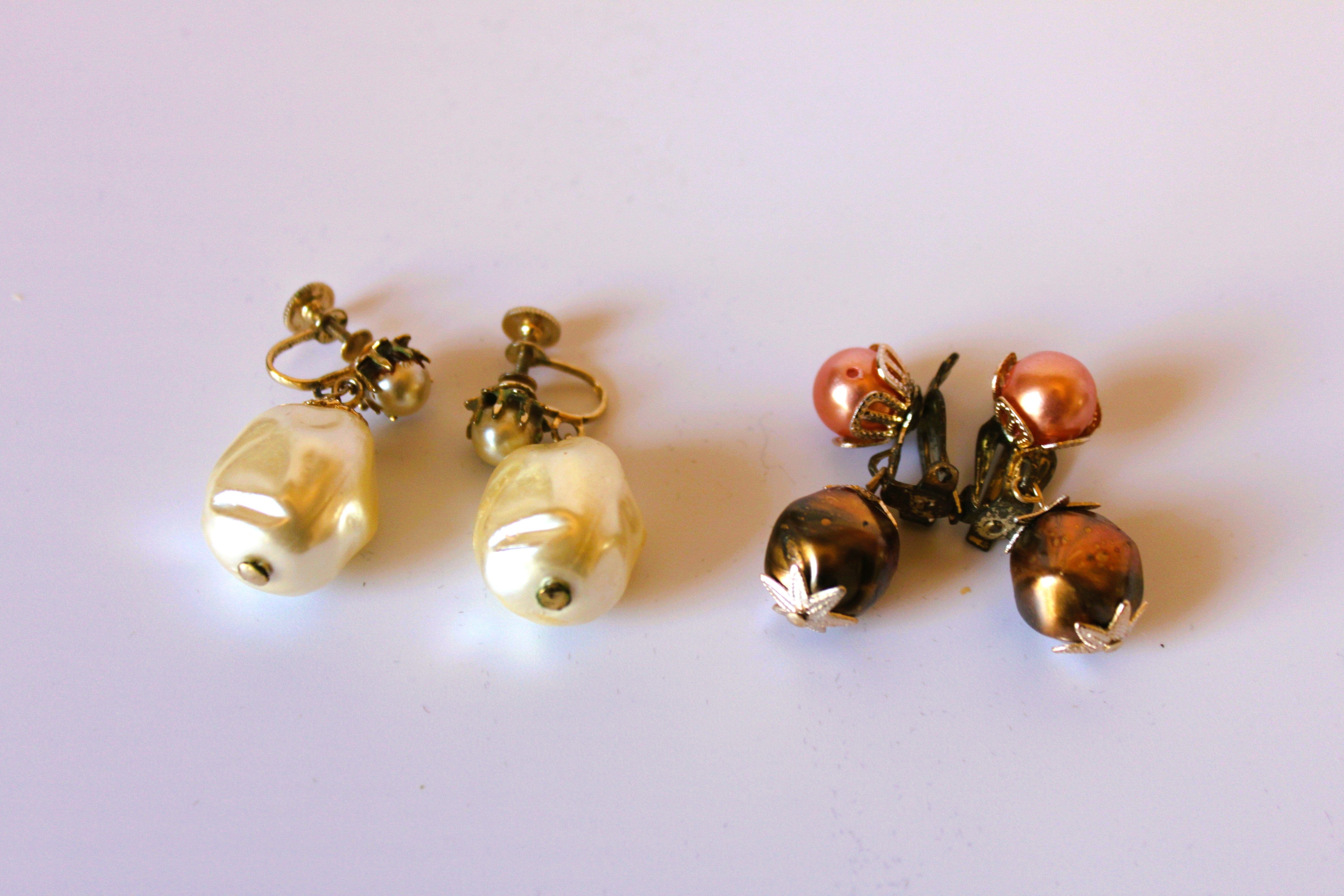 Earrings - Four pairs of vintage earrings with clip backs (Gold, and metallic designs) JL102