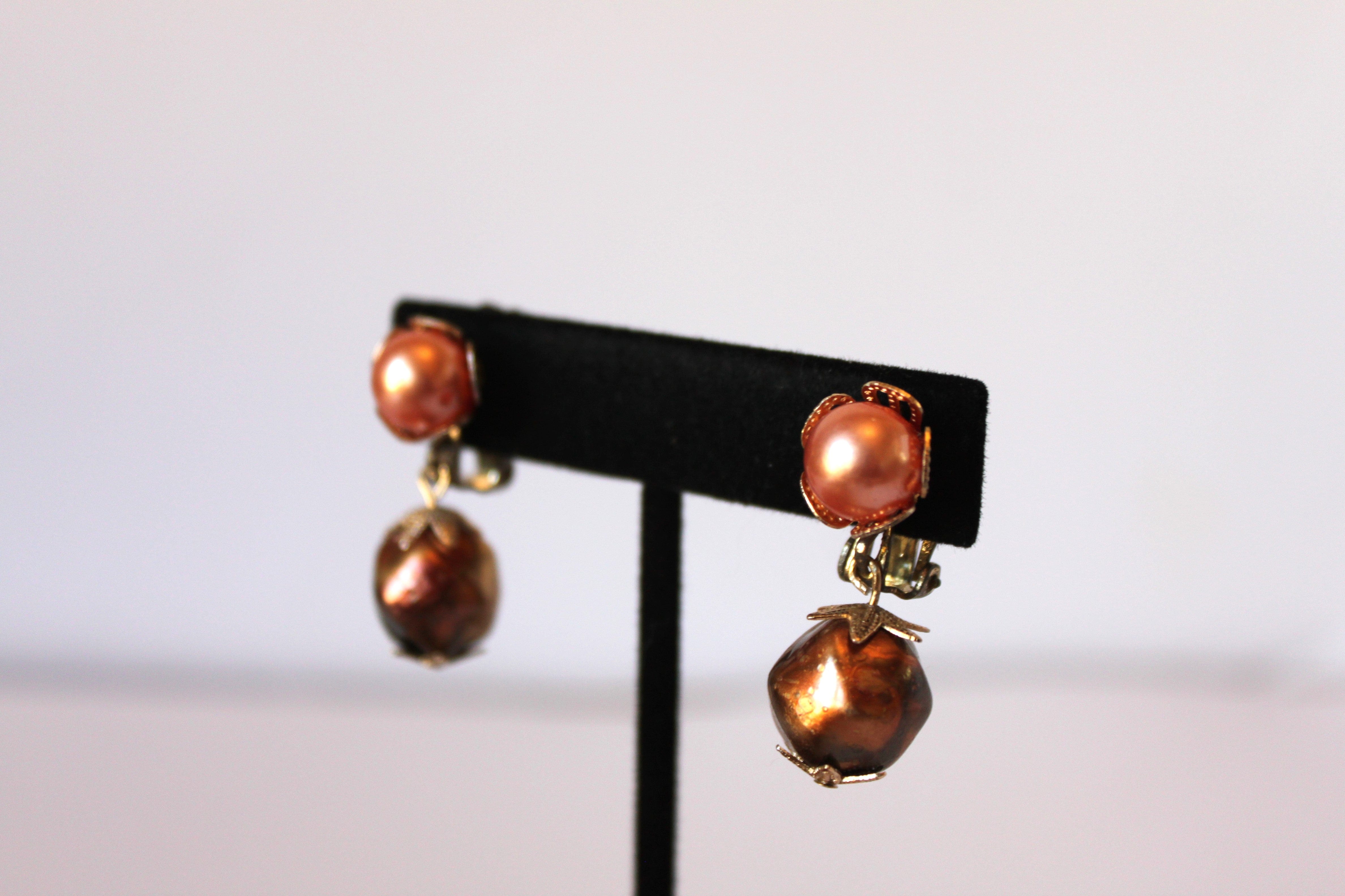 Earrings - Four pairs of vintage earrings with clip backs (Gold, and metallic designs) JL102
