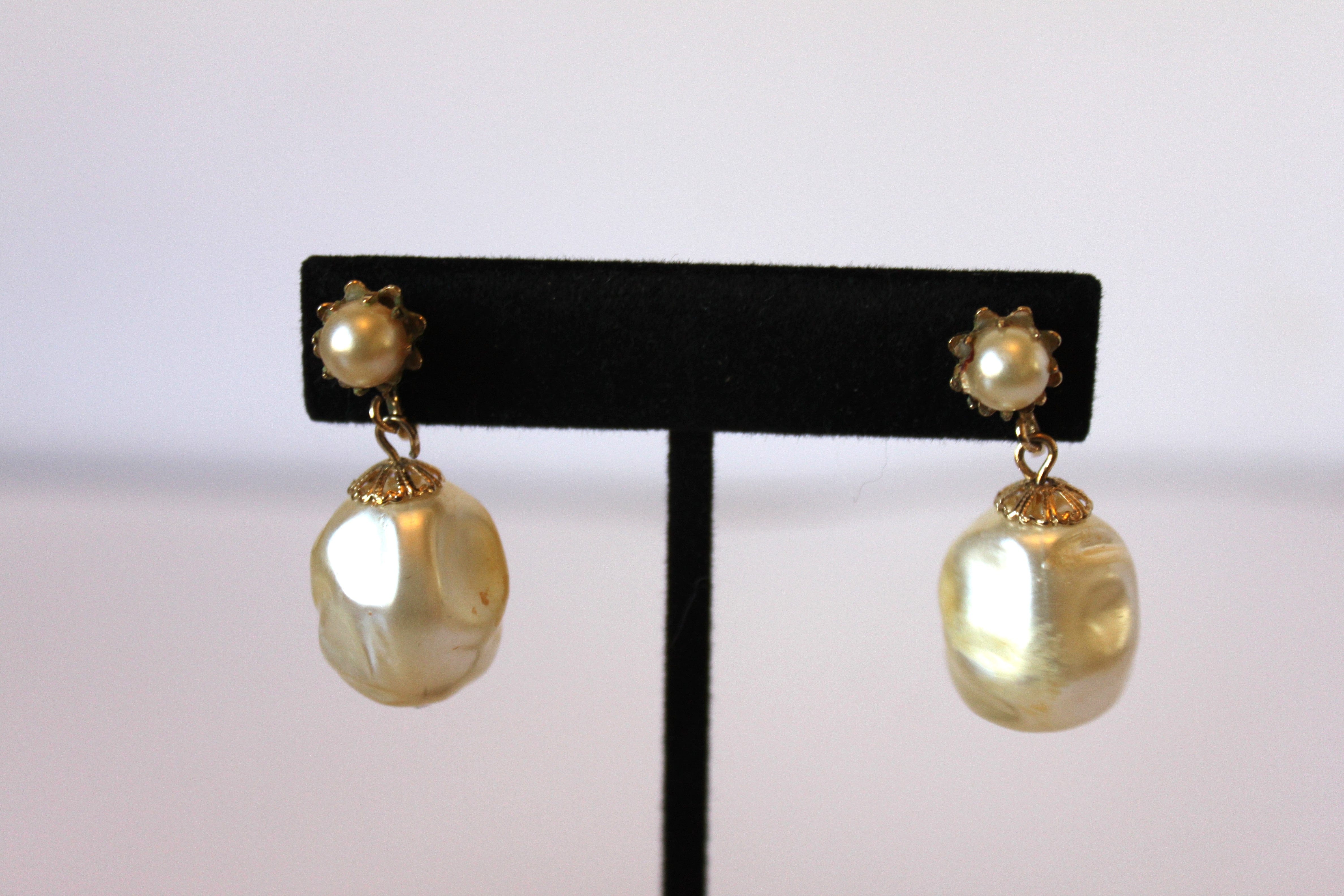 Earrings - Four pairs of vintage earrings with clip backs (Gold, and metallic designs) JL102