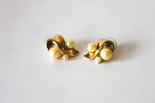 Earrings (Monet) - VTG-  Gold and Pearl Earings - 14K GP JL028