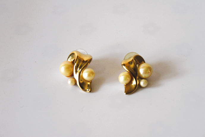 Earrings (Monet) - VTG-  Gold and Pearl Earings - 14K GP JL028
