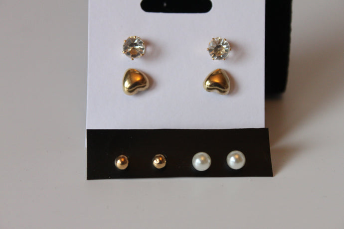 Earrings - Seven pairs of earrings - gold plated studs in various designs JL112