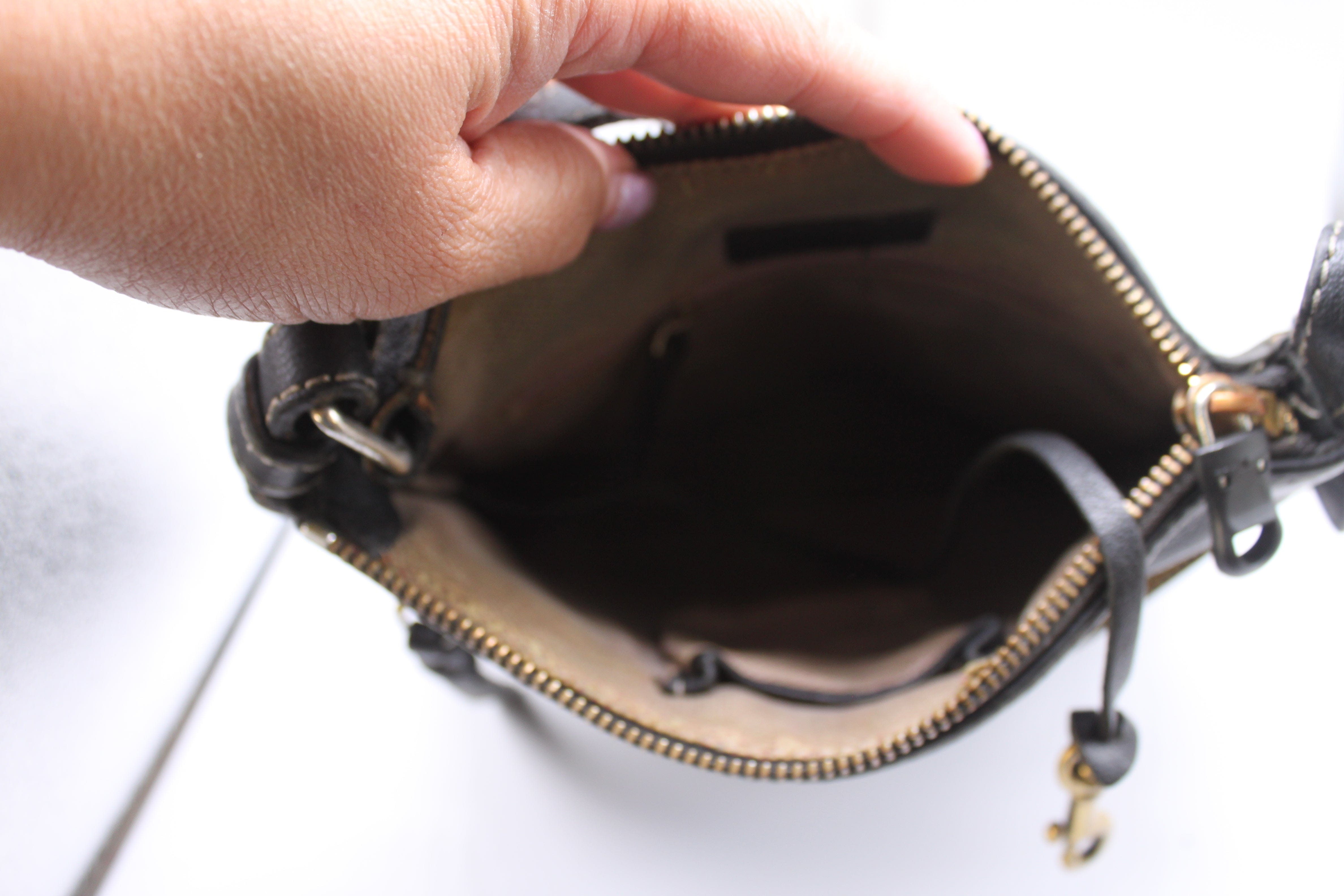 Handbags - Dooney & Bourke Shoulder Bag - Black Leather with multiple pockets HB012