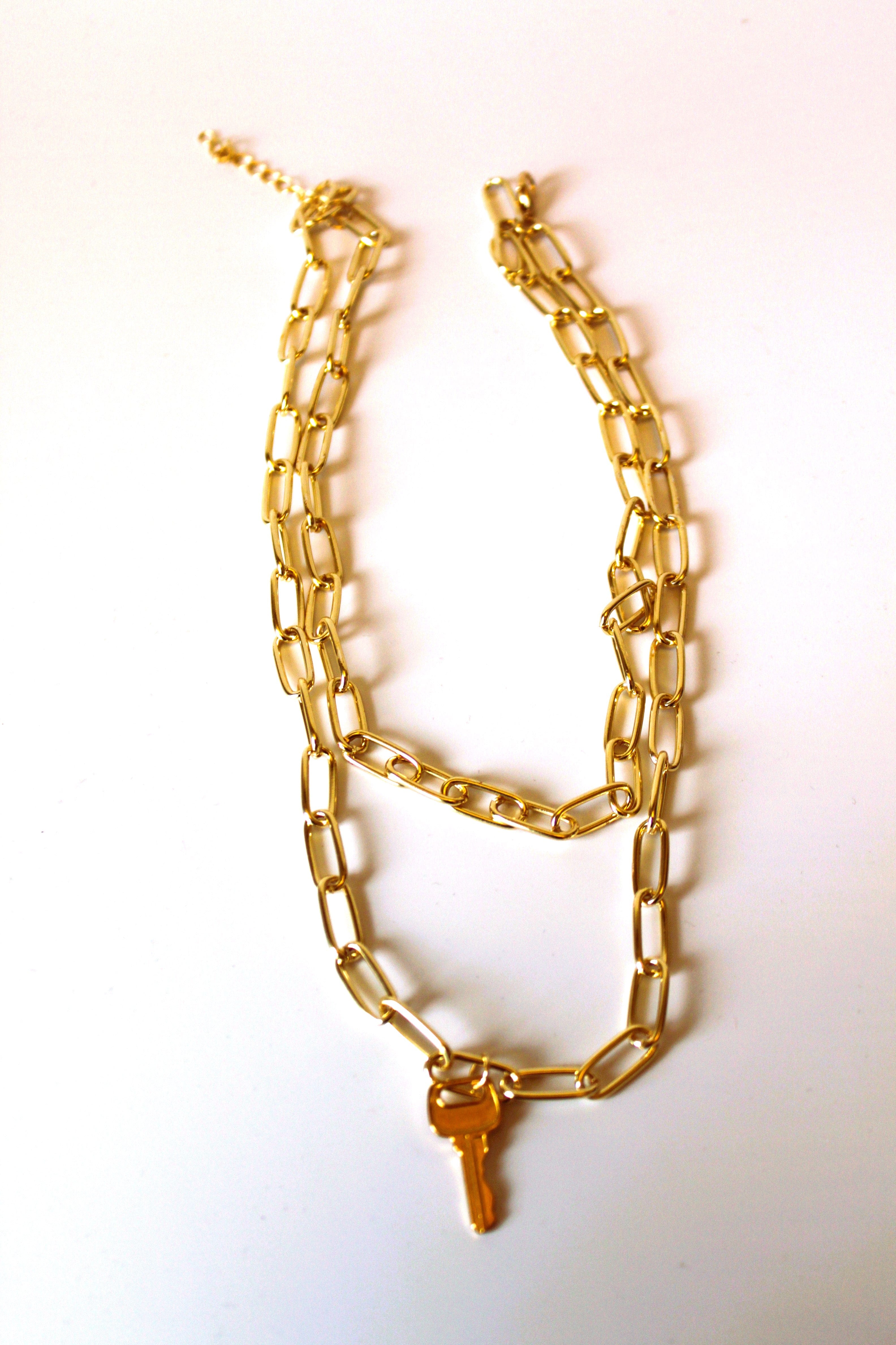 Necklace - 2-layered gold-plated paper clip chain designs w/gold key charm -16", and 18" with 2" extension JL046