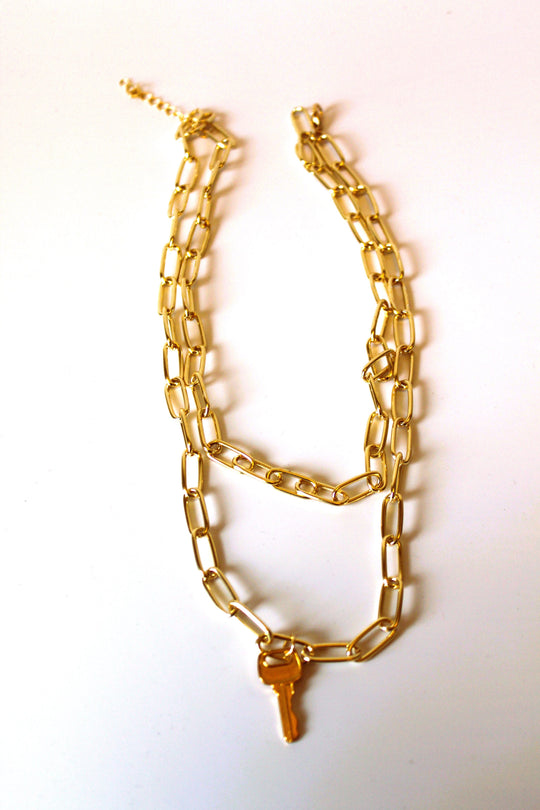 Necklace - 2-layered gold-plated paper clip chain designs w/gold key charm -16", and 18" with 2" extension JL046