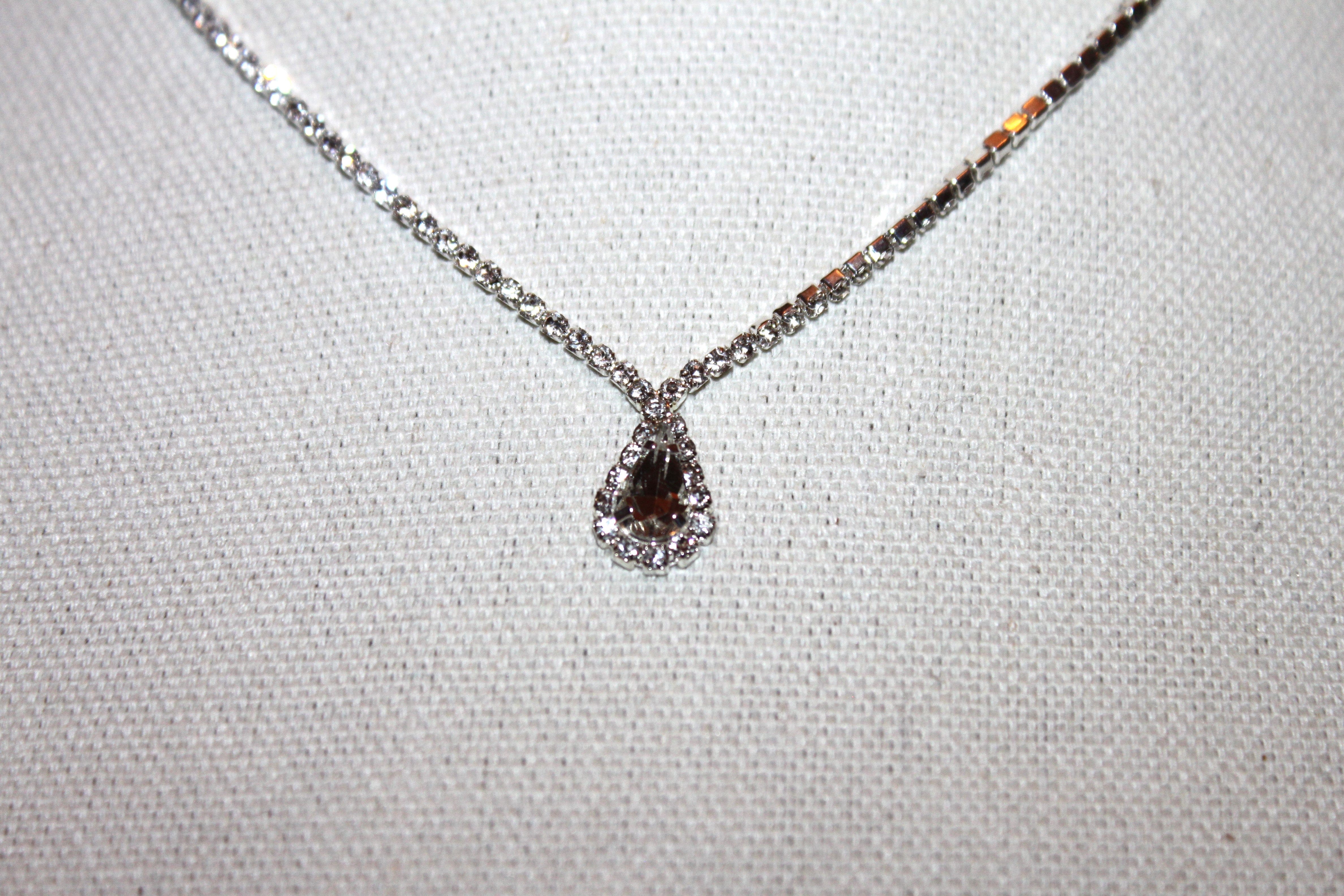 Necklace - Beautiful fashion necklace set in rhinestones and rhinestone pendant - 16" with 2.5" extension JL057