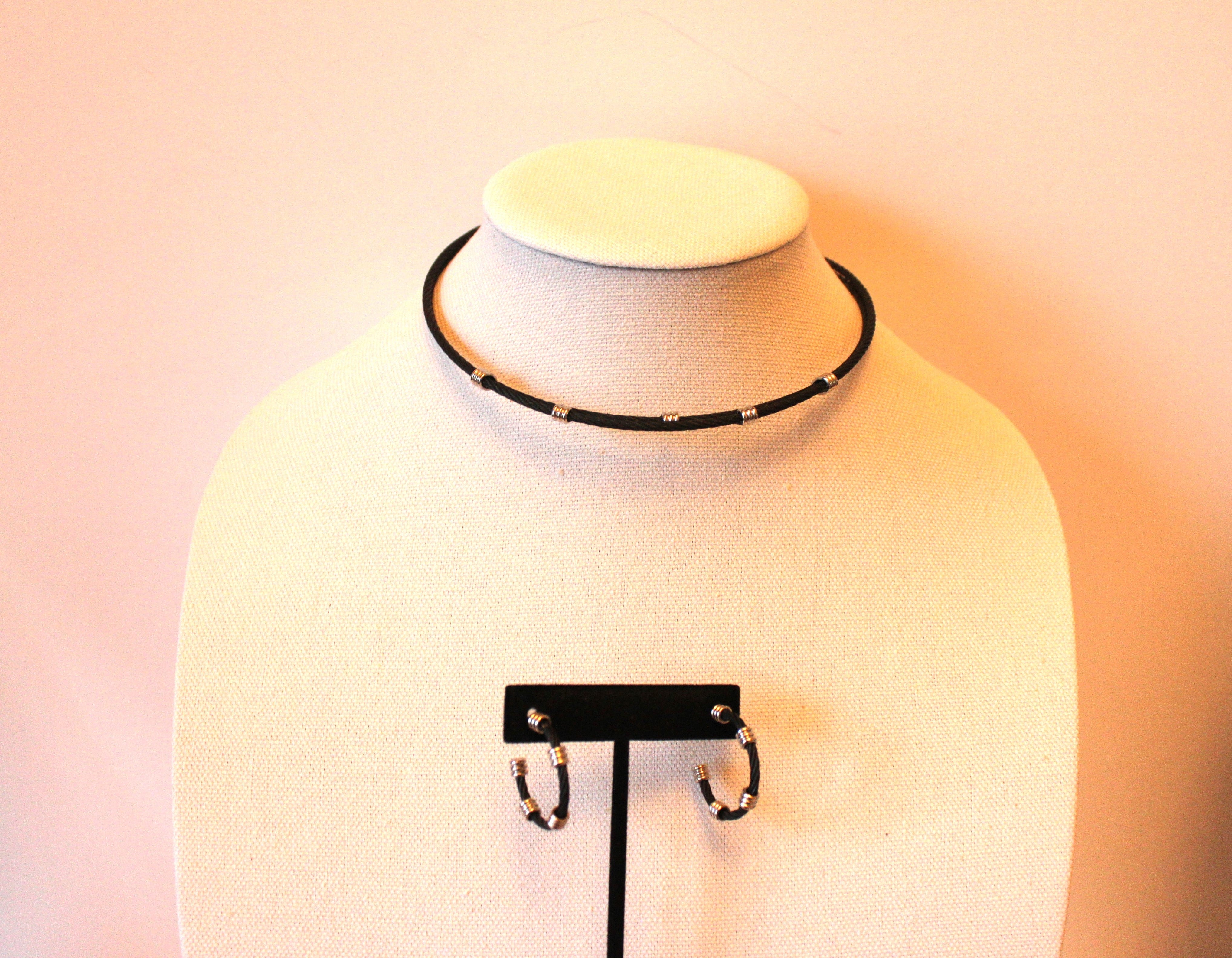 Necklace - Black & Silver Accents - 15.5" but flexible to fit with matching earrings JL031