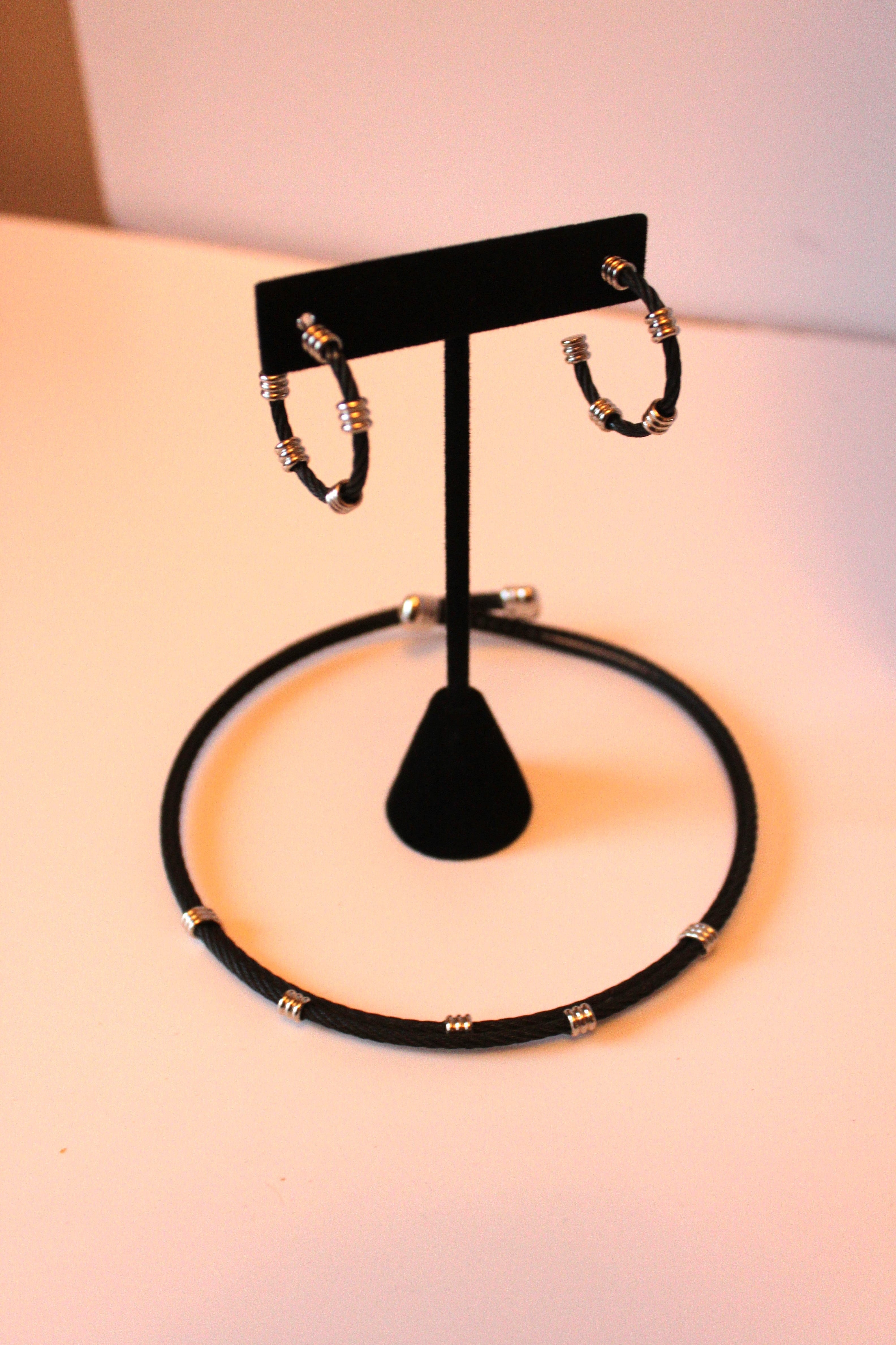 Necklace - Black & Silver Accents - 15.5" but flexible to fit with matching earrings JL031