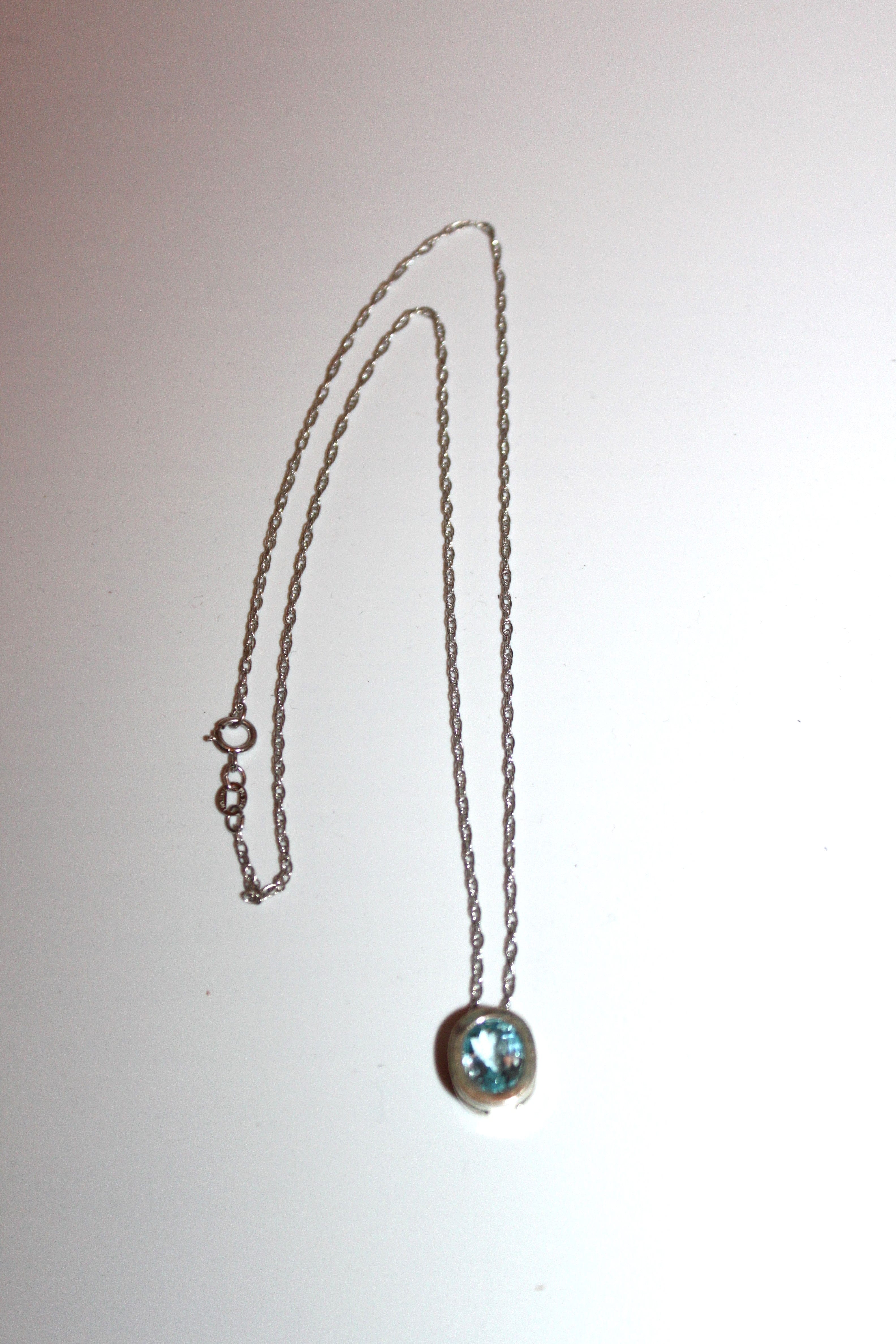 Necklace - Sterling silver 925 chain with beautiful Aquamarine stone setting- 17.5" JL058