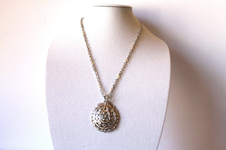 Necklace - Sterling Silver Vintage Necklace with beautiful silver Trifari paisley/flower pendant JL078