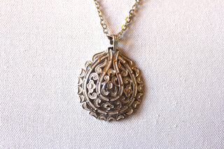 Necklace - Sterling Silver Vintage Necklace with beautiful silver Trifari paisley/flower pendant JL078
