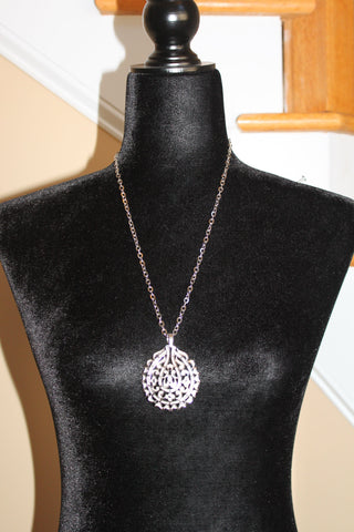 Necklace - Sterling Silver Vintage Necklace with beautiful silver Trifari paisley/flower pendant JL078