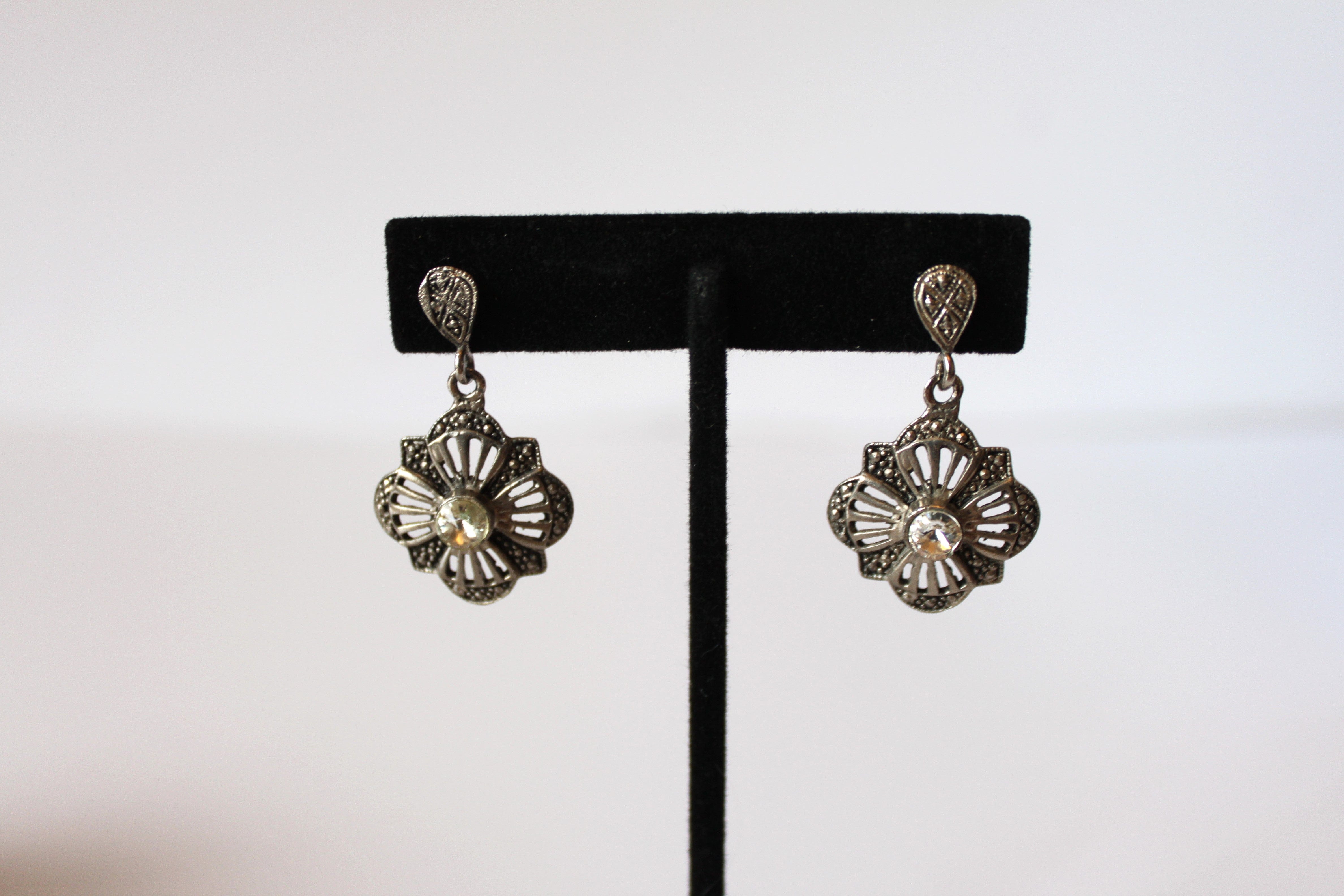 Necklace - Vintage/Art Deco Style Necklace w/Earrings - 28" with 2" extension JL100