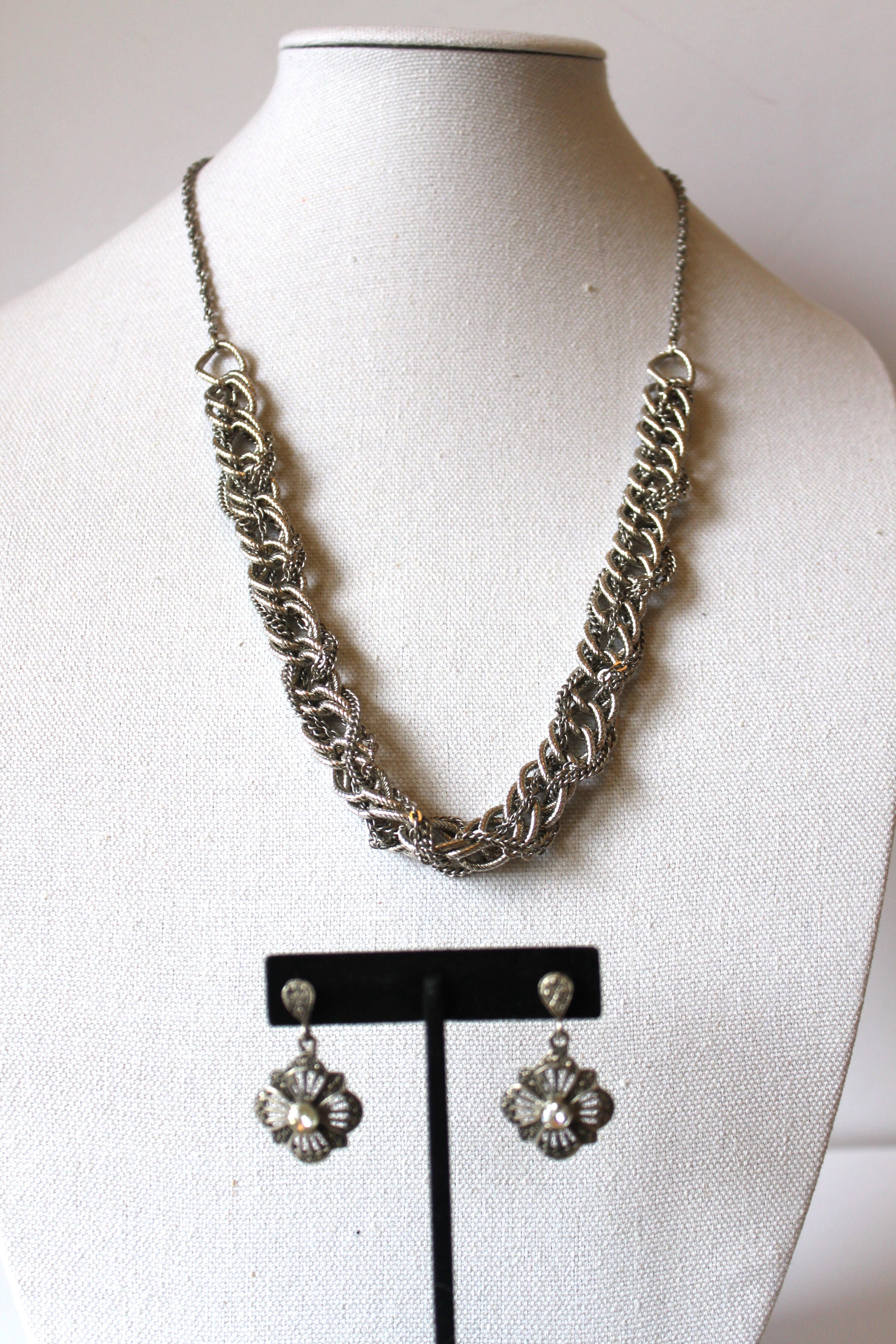 Necklace - Vintage/Art Deco Style Necklace w/Earrings - 28" with 2" extension JL100