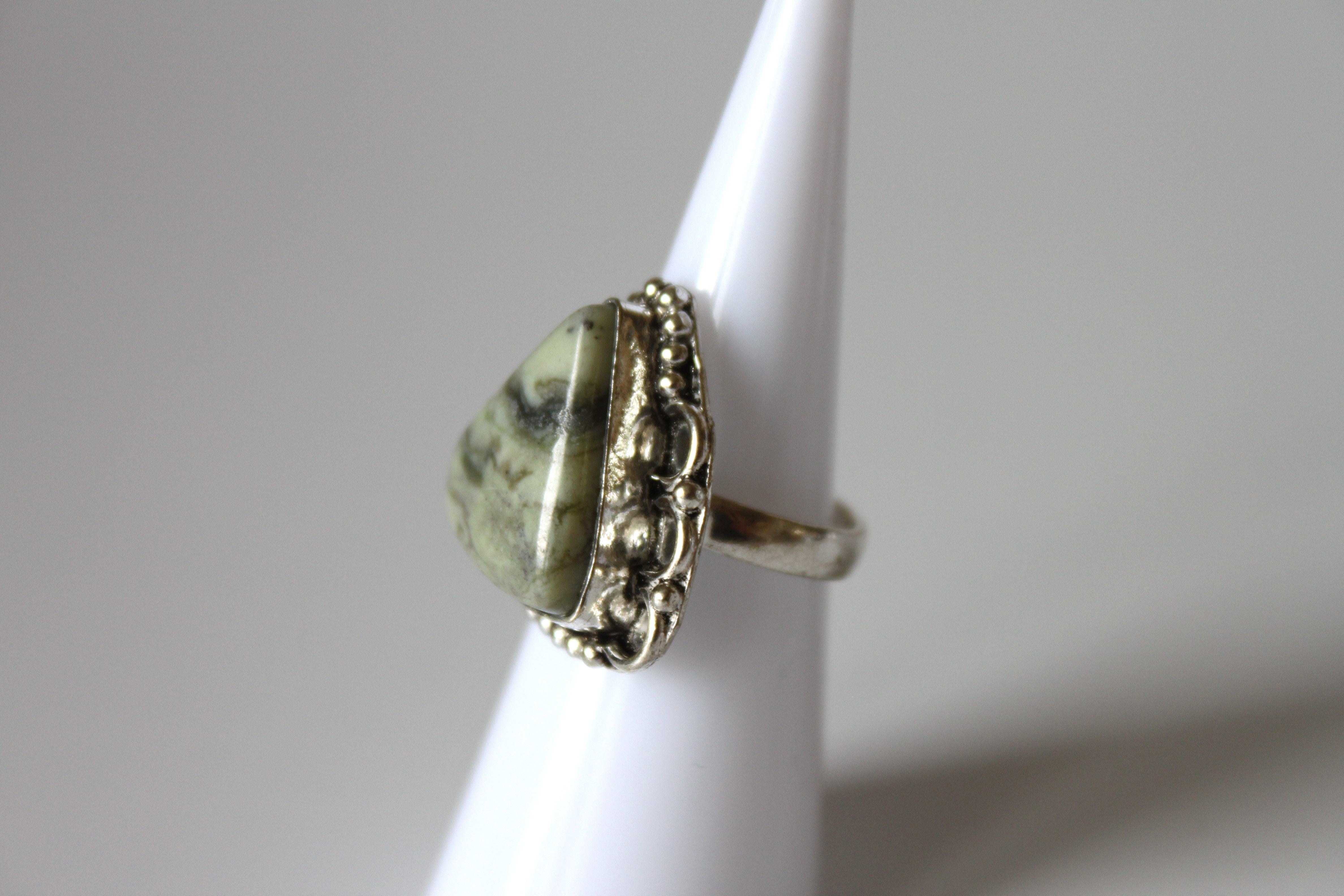 Rings - Green Serpentine Palmstone - genuine stone on sterling silver - size 5.0 JL094
