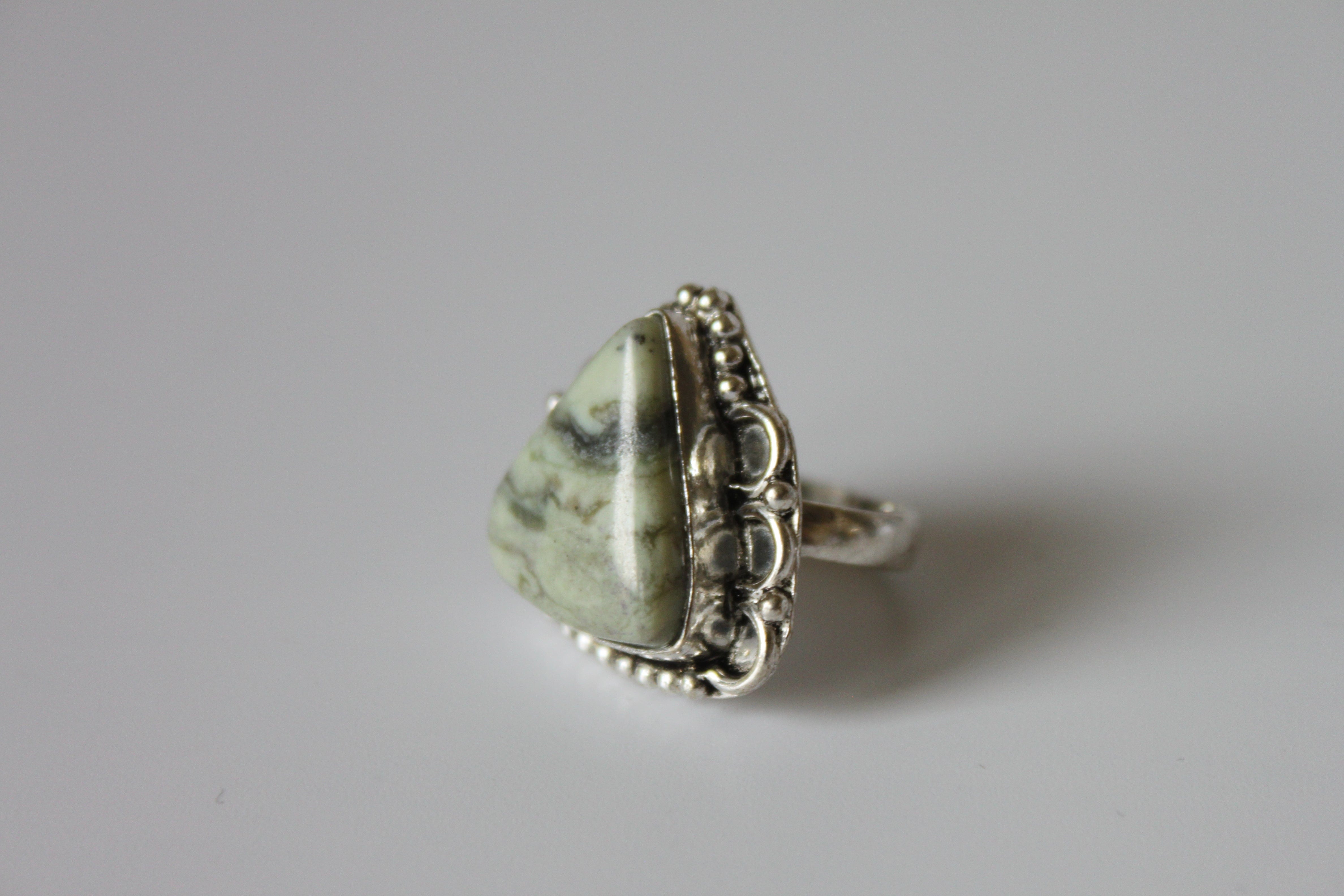 Rings - Green Serpentine Palmstone - genuine stone on sterling silver - size 5.0 JL094