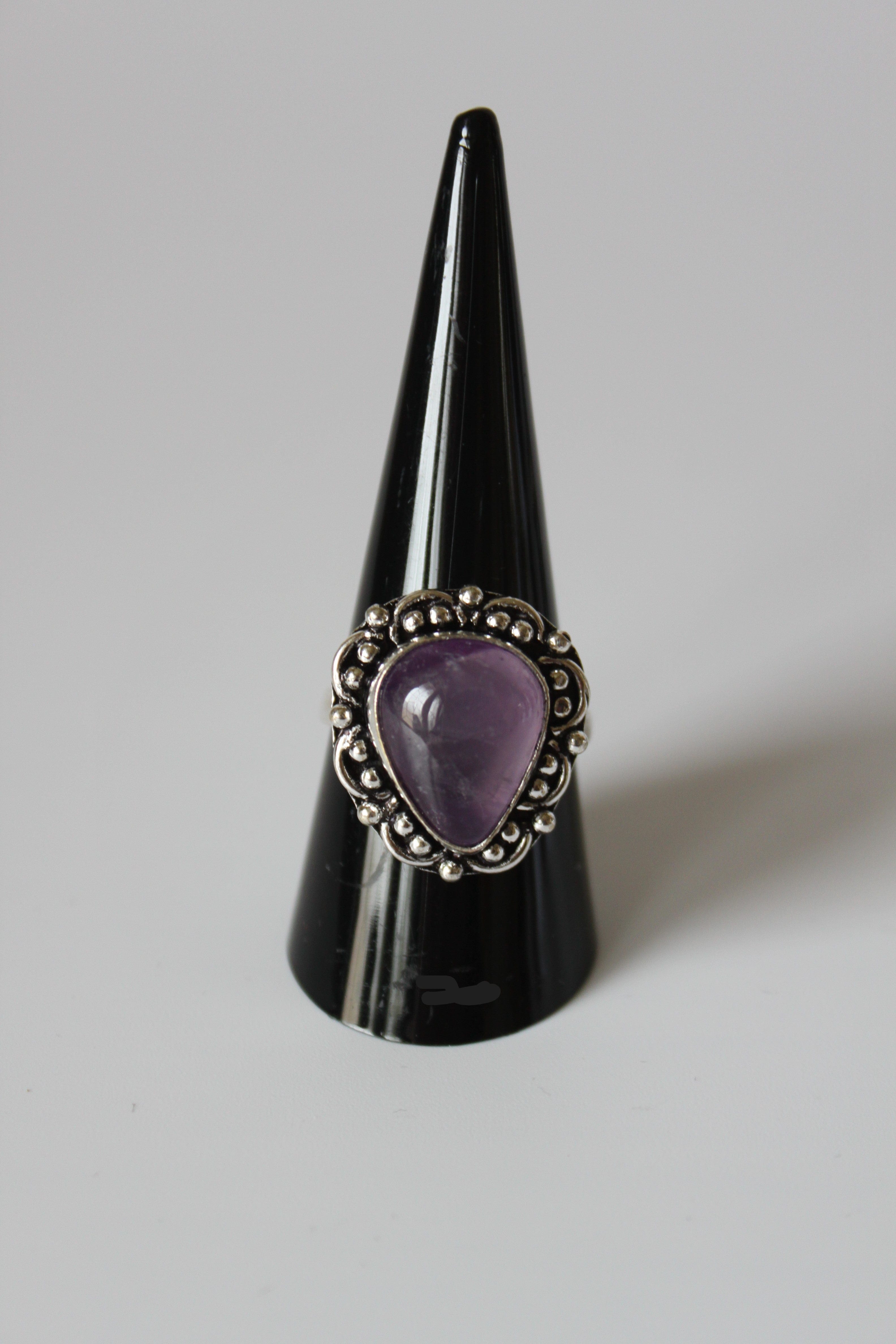 Rings - Purple Amethyst - genuine stone on sterling silver - size 9.0 JL098
