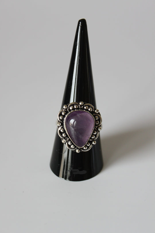 Rings - Purple Amethyst - genuine stone on sterling silver - size 9.0 JL098