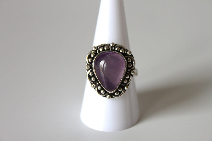 Rings - Purple Amethyst - genuine stone on sterling silver - size 9.0 JL098