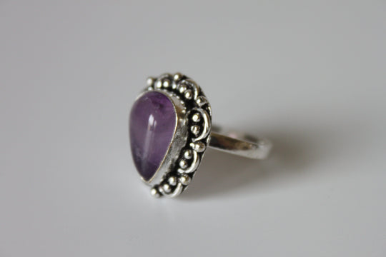 Rings - Purple Amethyst - genuine stone on sterling silver - size 9.0 JL098