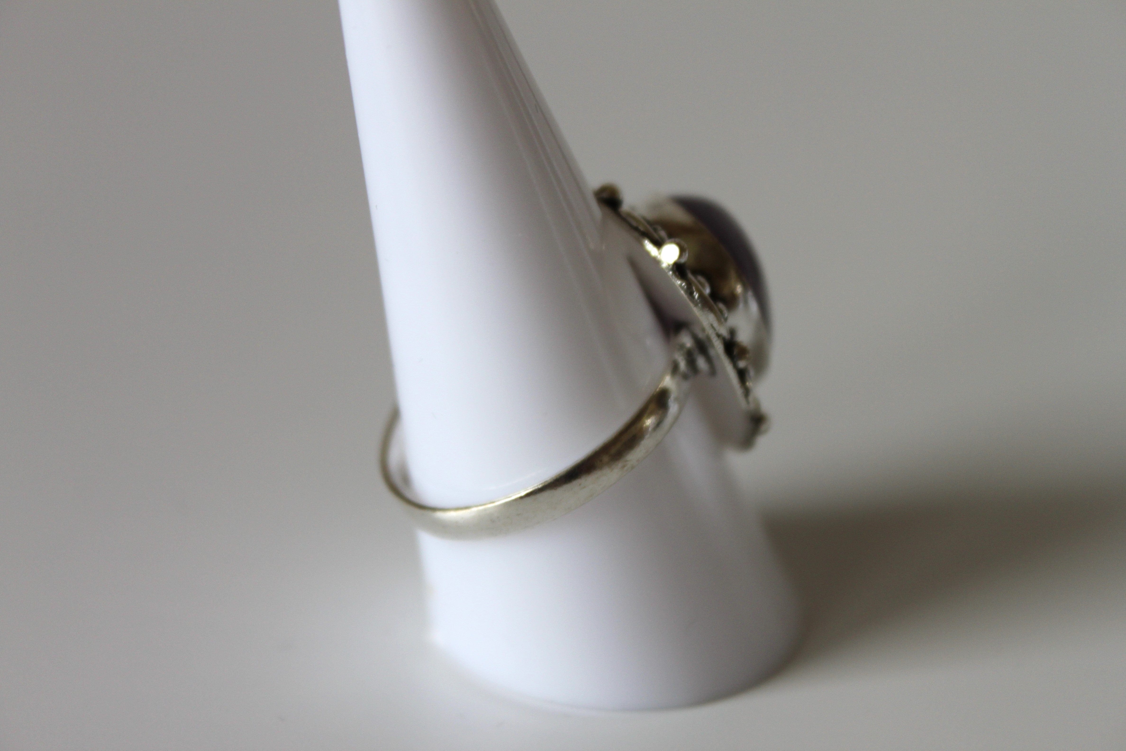 Rings - Purple Amethyst - genuine stone on sterling silver - size 9.0 JL098
