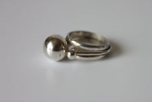 Load image into Gallery viewer, Rings - Sterling silver art deco ring - vintage - silver bead design, size 5.5 JL084
