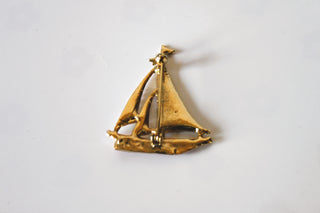 Vintage Brooch Gold/Enamel/ Rhinestones - Beautiful Sailboat  (1.5"Lx1.25"W) JL035