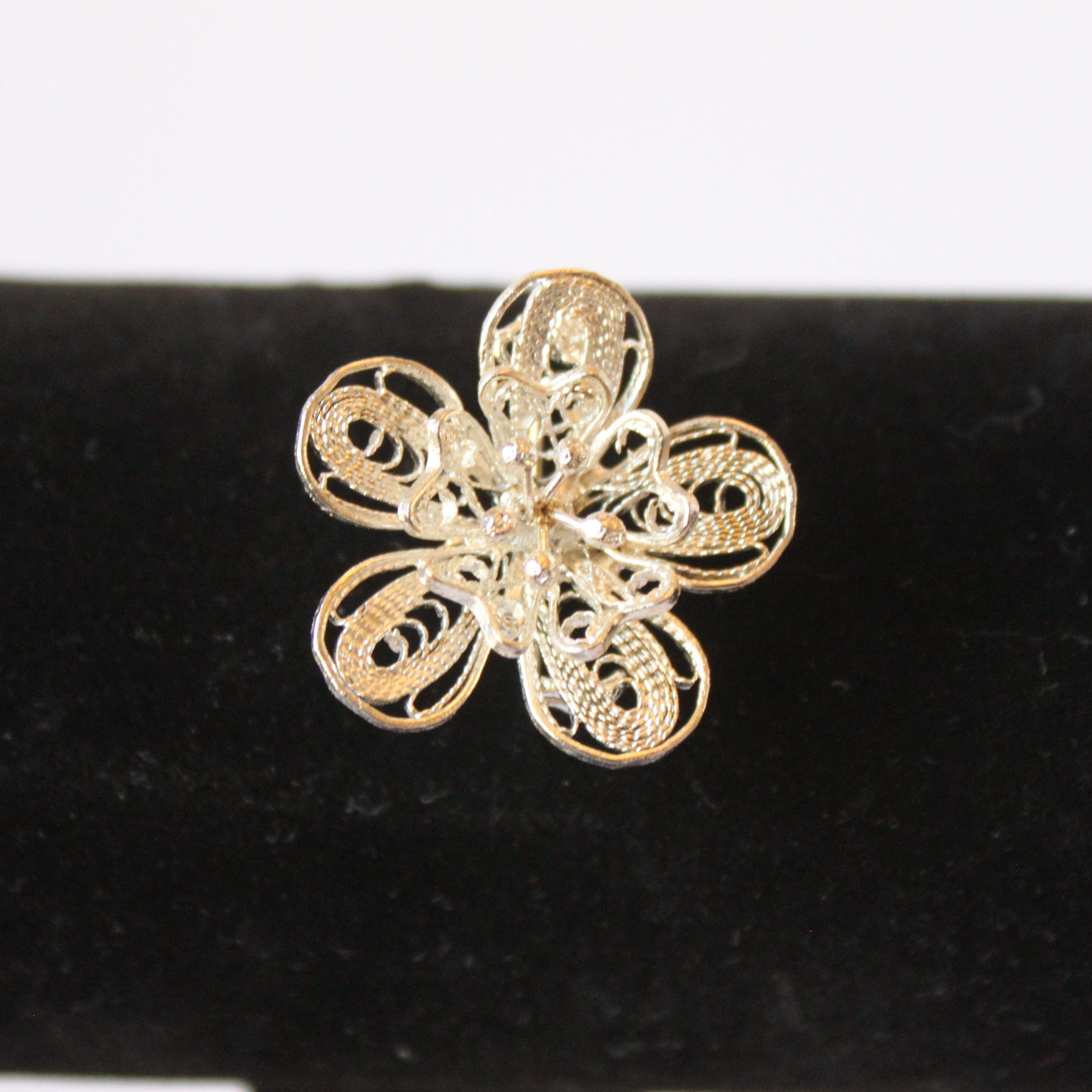Vintage Brooch - Sterling silver brooch in flower design JL081